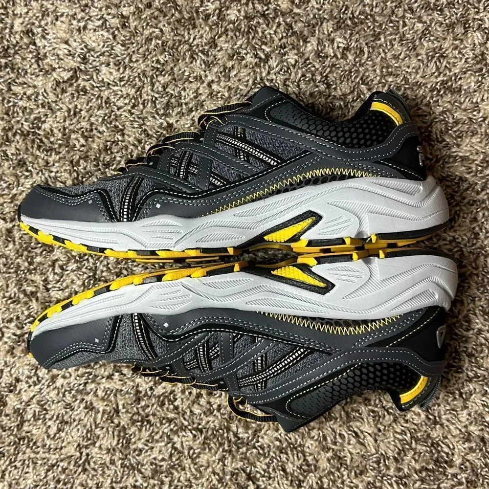 NWOT Fila men activewear sneakers size 10